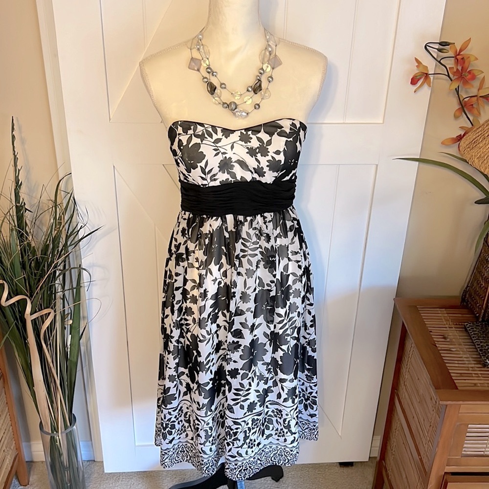 WHBM Strapless Sweetheart Dress
